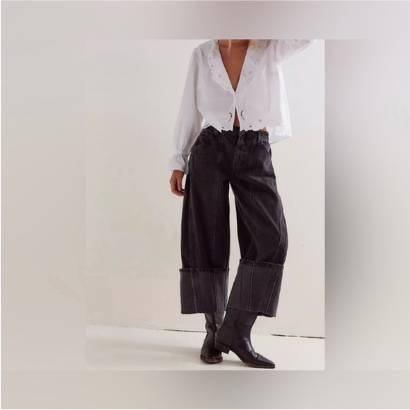 NWOT Free People We the Free Olsen Cuffed Crop Barrel Jeans - Black - 25, 26 - Picture 5 of 12